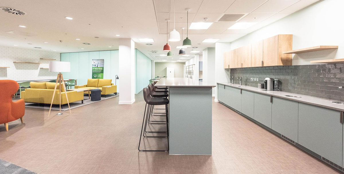 IE-Lloyds-workplace-environments-kitchen