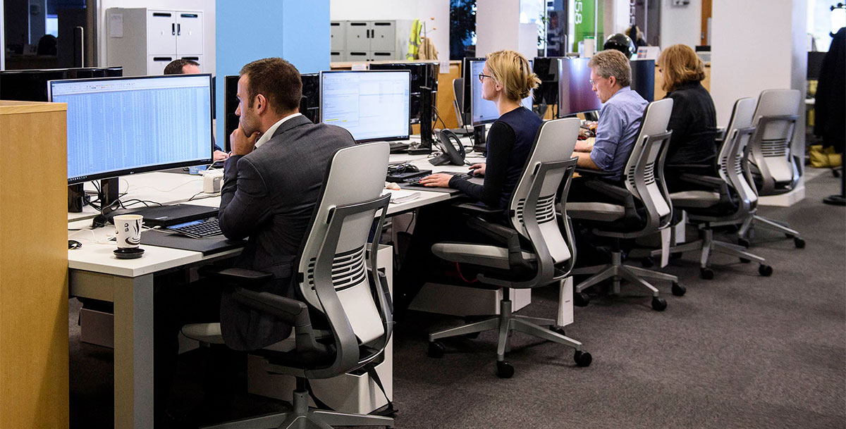IE-future-office-solutions-people-at-desks